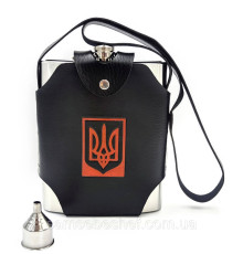 Подарункова фляга в шкіряному чохлі з Тризубом 48 oz з лійкою